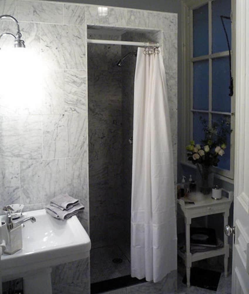 The College Club Of Boston Bed & Breakfast Room photo