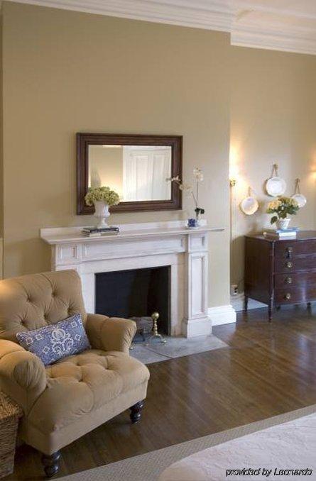 The College Club Of Boston Bed & Breakfast Room photo
